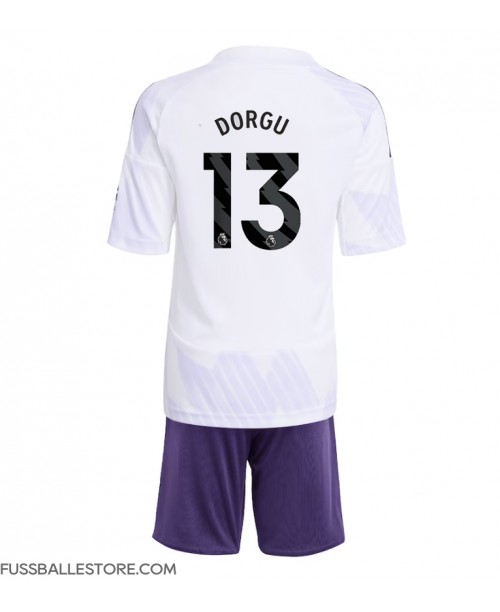 Günstige Manchester United Patrick Dorgu #13 Auswärts Trikotsatzt Kinder 2025-26 Kurzarm (+ Kurze Hosen) Günstige Manchester United Patrick Dorgu #13 Auswärts Trikotsatzt Kinder 2025-26 Kurzarm (+ Kurze Hosen)
